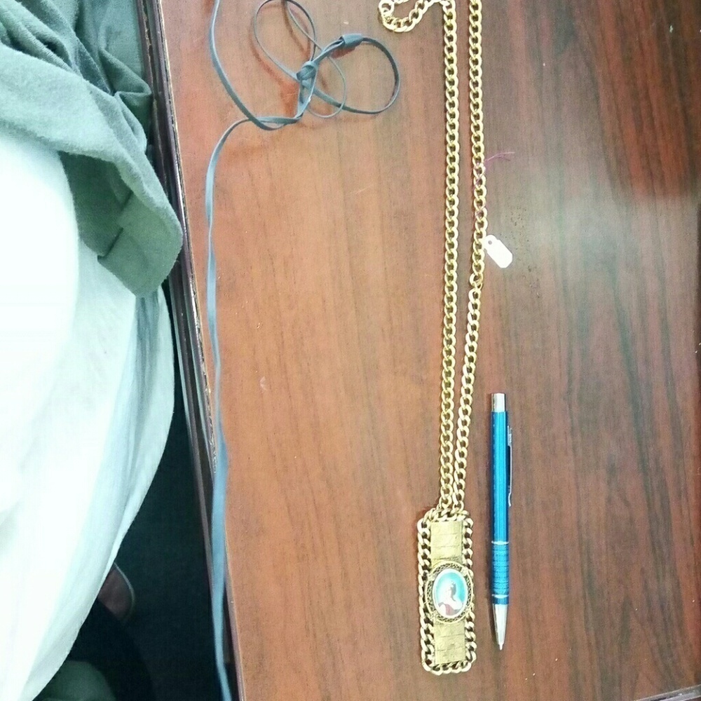 Vintage portrait necklace - Picture 3 of 4